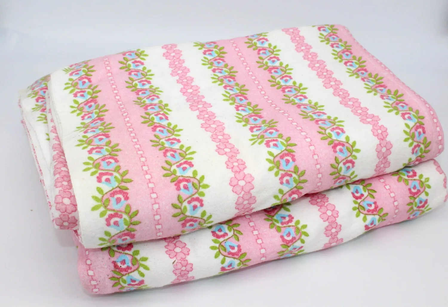 Mon Ami(e) Vintage Betttuch Blumen-Muster weiss-rosa-blau