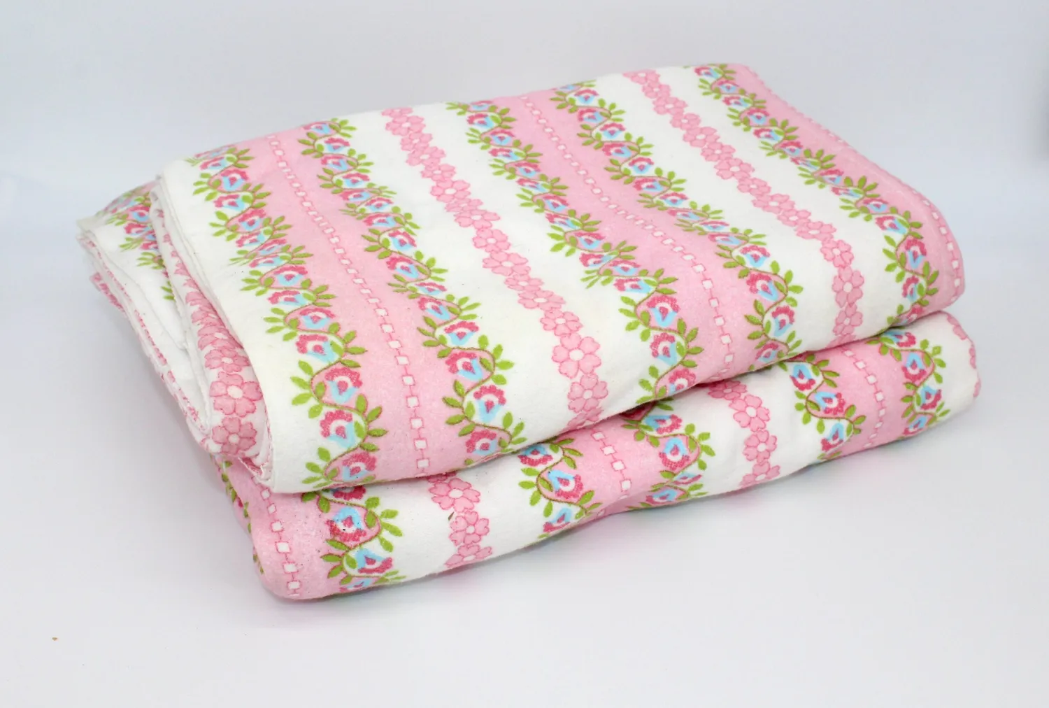 Mon Ami(e) Vintage Betttuch Blumen-Muster weiss-rosa-blau