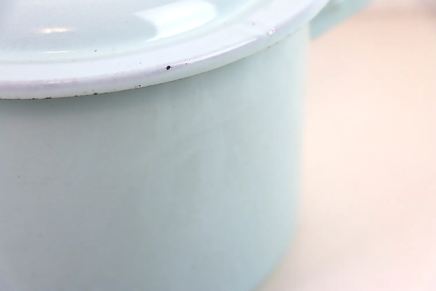 Mon Ami(e) Vintage Emaille-Topf mit Deckel Shabby