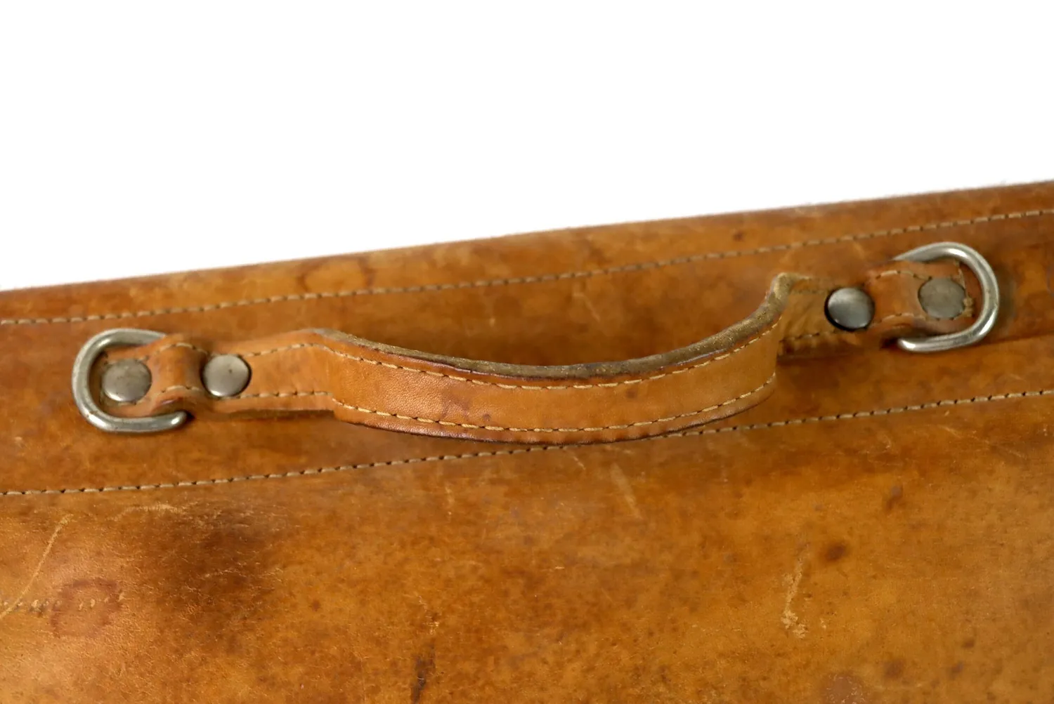 Mon Ami(e) Vintage Tasche aus Rindsleder, 40 × 32 × 11 cm, Patina