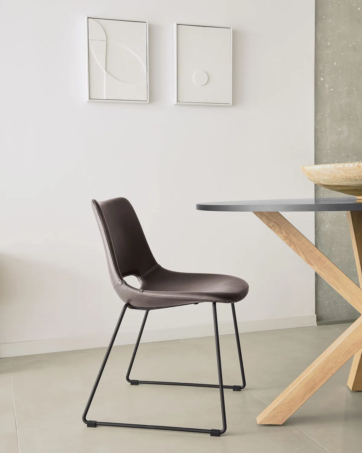 Kave Home Zahara Esszimmerstuhl Kunstleder