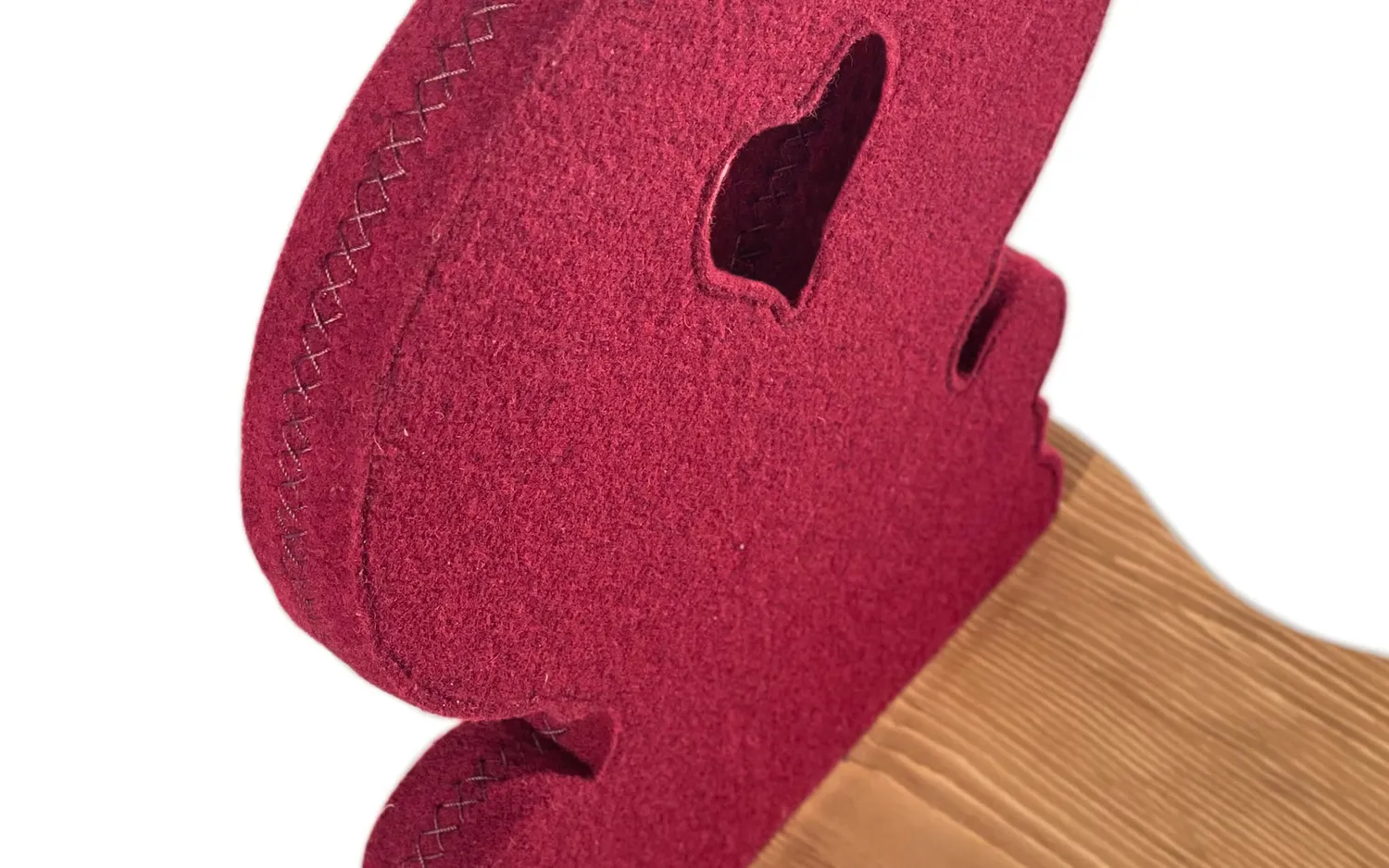 alpina design Engadina Holzstuhl mit Filzbezug