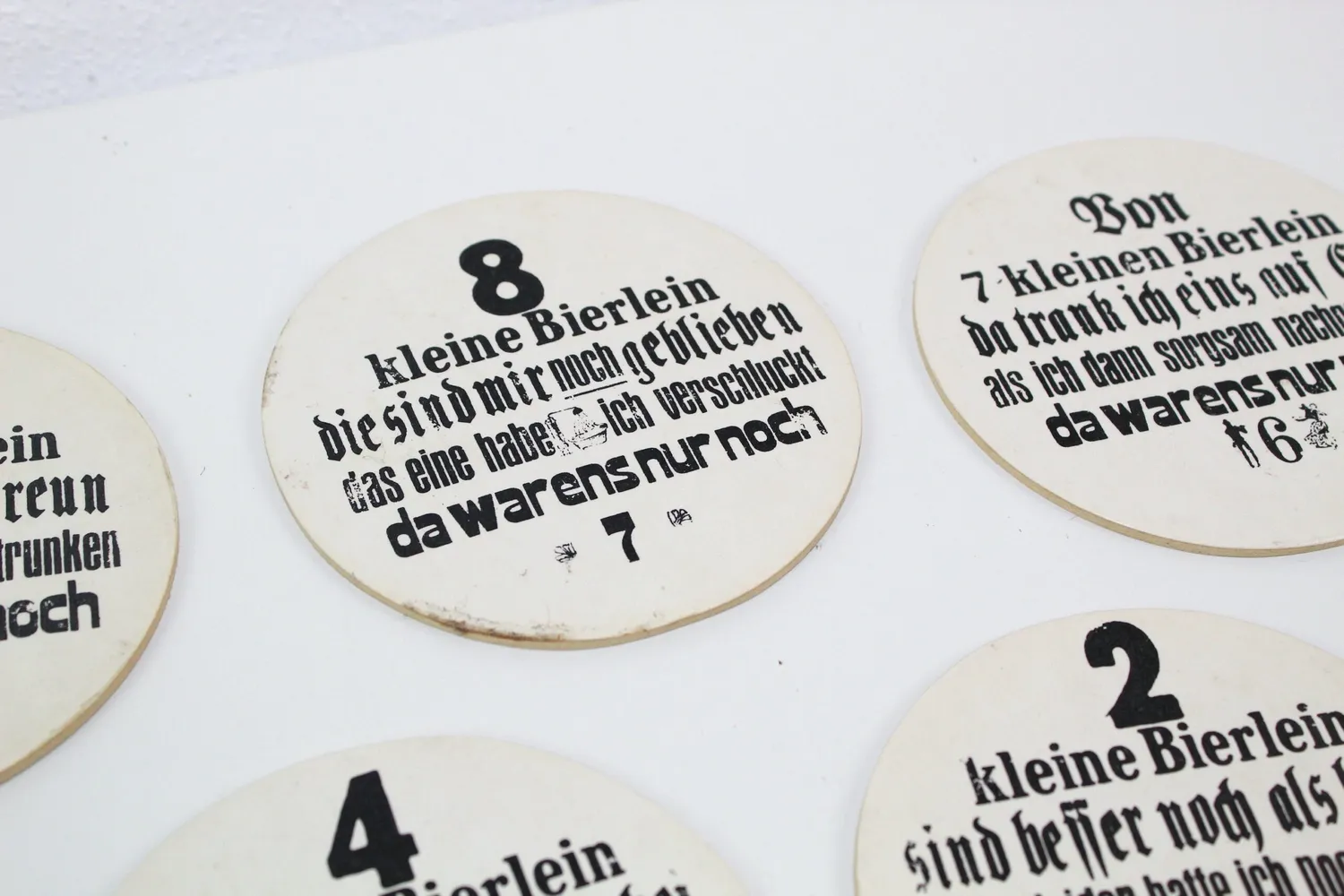 Mon Ami(e) Vintage 10 kleine Bierlein Bierdeckel Pappe 7er Set
