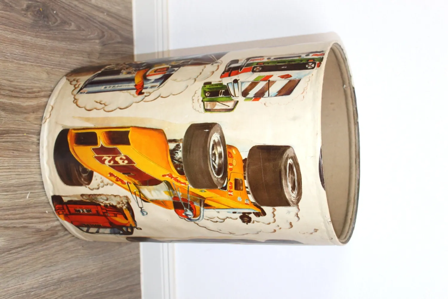 Mon Ami(e) Vintage Tonne Rennauto 37x52 cm Hartpappe
