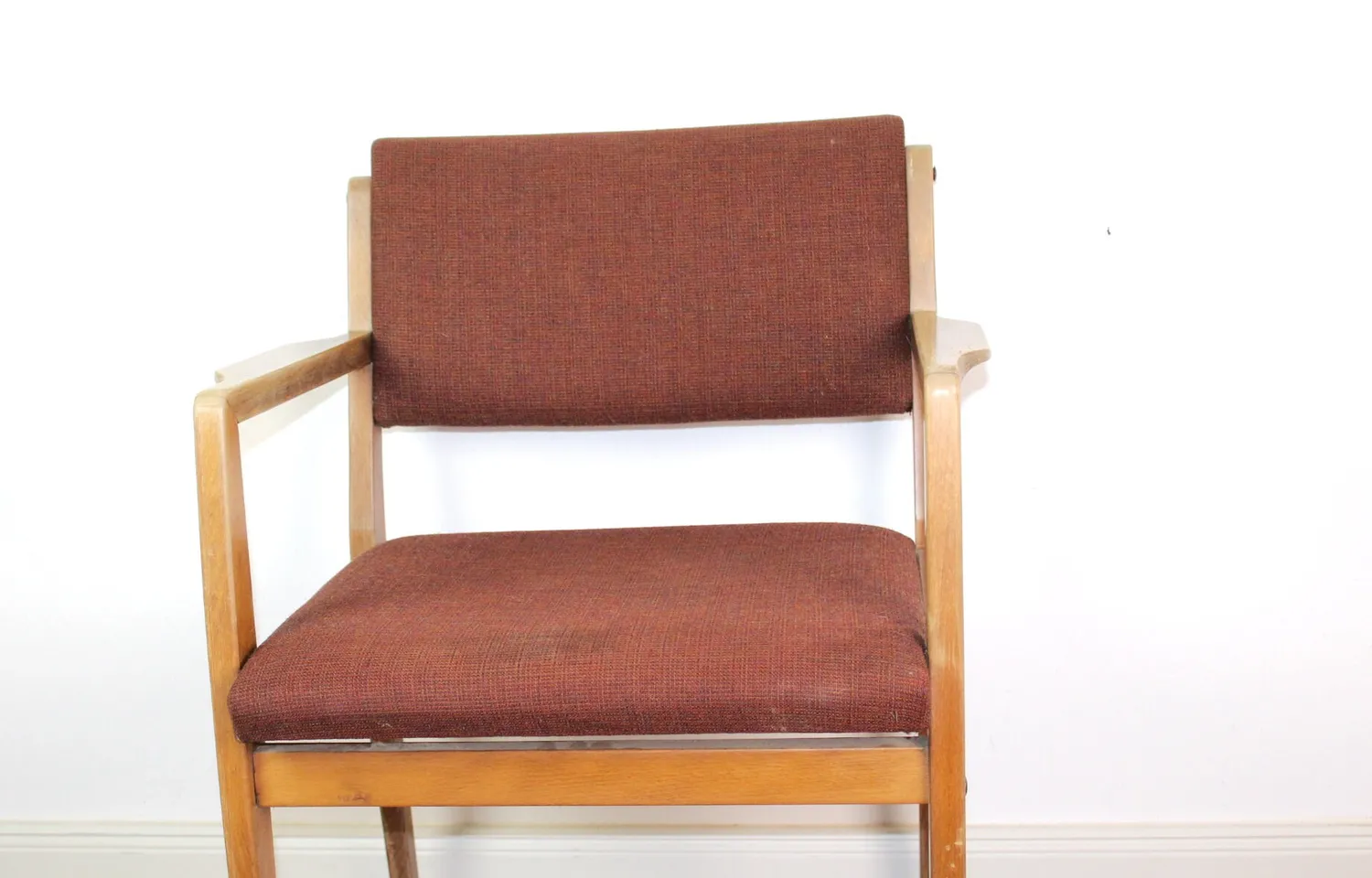 Mon Ami(e) Vintage Armlehnstuhl 1950er Holz gepolstert