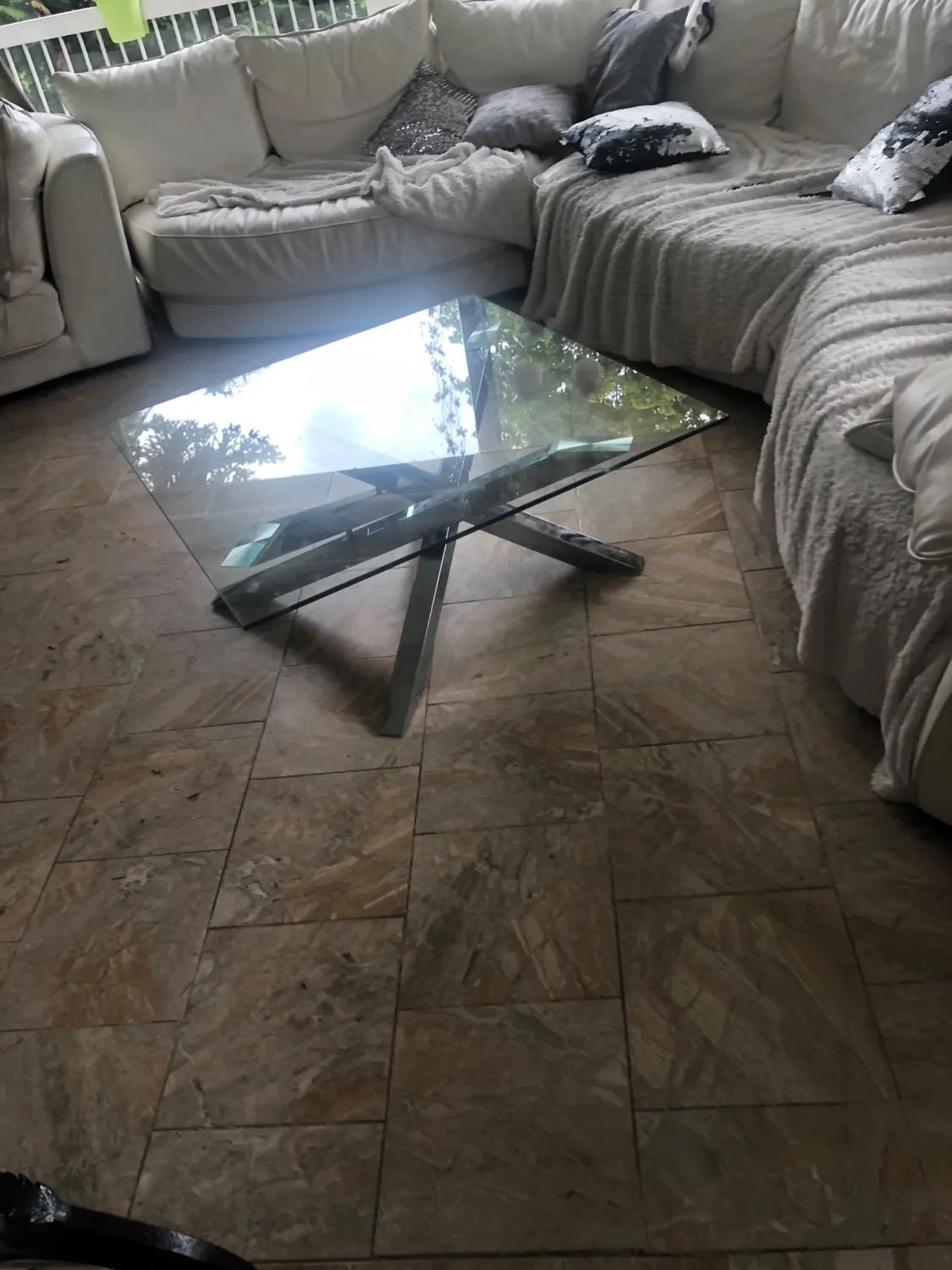 Kave Home Kamido Couchtisch 90 x 90 cm Hartglas Chromstahl