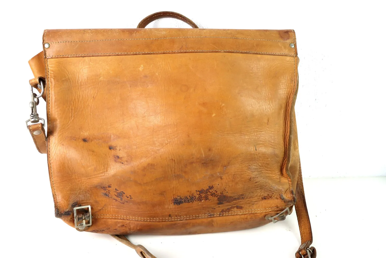 Mon Ami(e) Vintage Tasche aus Rindsleder, 40 × 32 × 11 cm, Patina