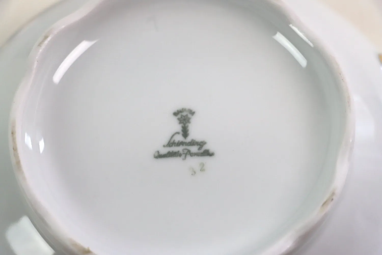 Mon Ami(e) Vintage Suppenterrine Goldrand Porzellan 18,5 cm