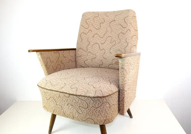 Mon Ami(e) Vintage Loungesessel Beige mit Holzarmlehnen