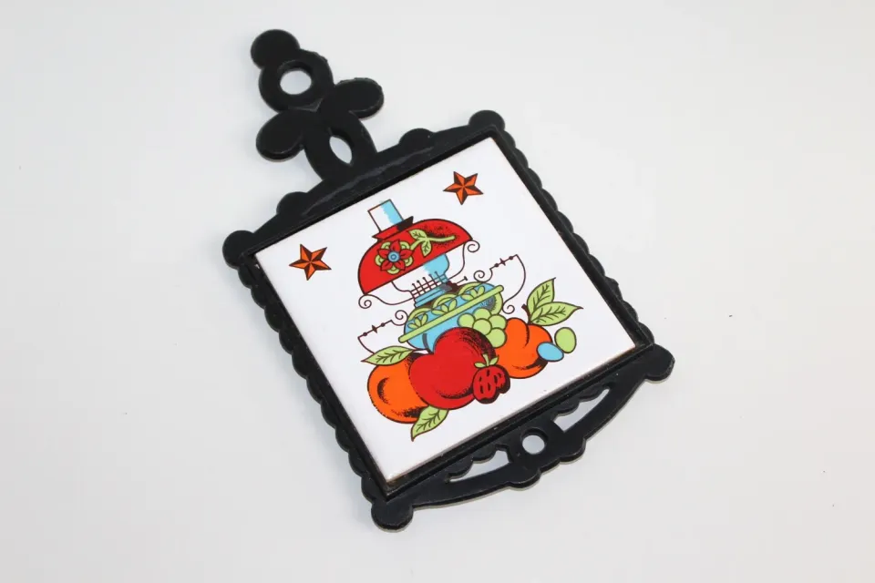 Mon Ami(e) Vintage Untersetzer Gusseisen Fliese 11 cm