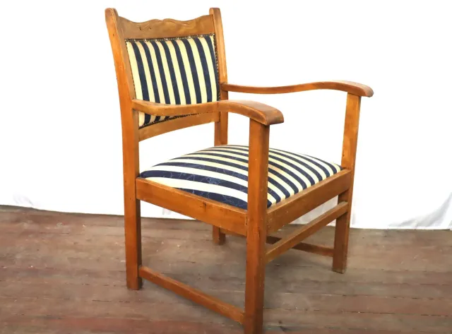 Mon Ami(e) Vintage Holzstuhl mit Armlehnen beige-blau