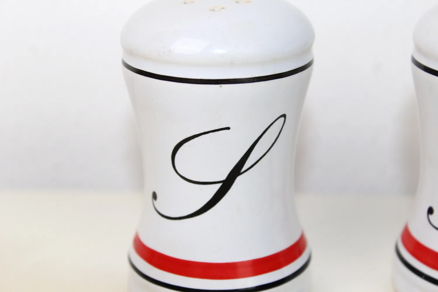 Mon Ami(e) Vintage Salz- Pfefferstreuer Keramik 9 cm Set