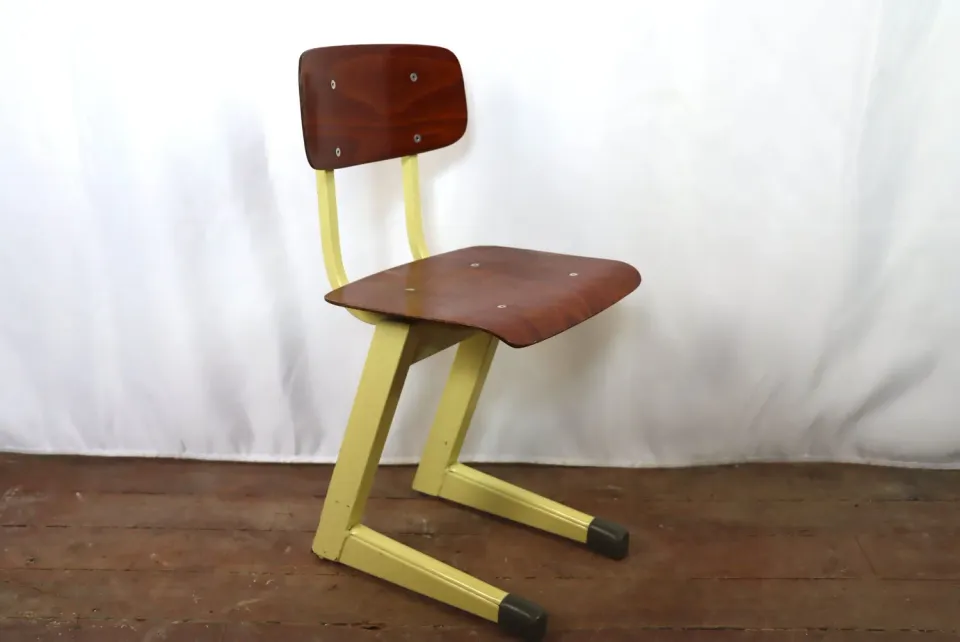 Mon Ami(e) Vintage Kinderstuhl Stahl Holz Sitzhöhe 35 cm