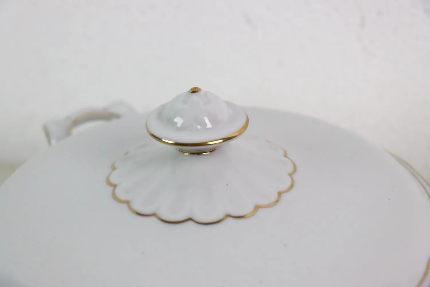 Mon Ami(e) Vintage Suppenterrine Goldrand Porzellan 18,5 cm