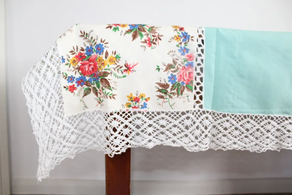 Mon Ami(e) Vintage Blumen Tischdecke 140x120 cm Spitze