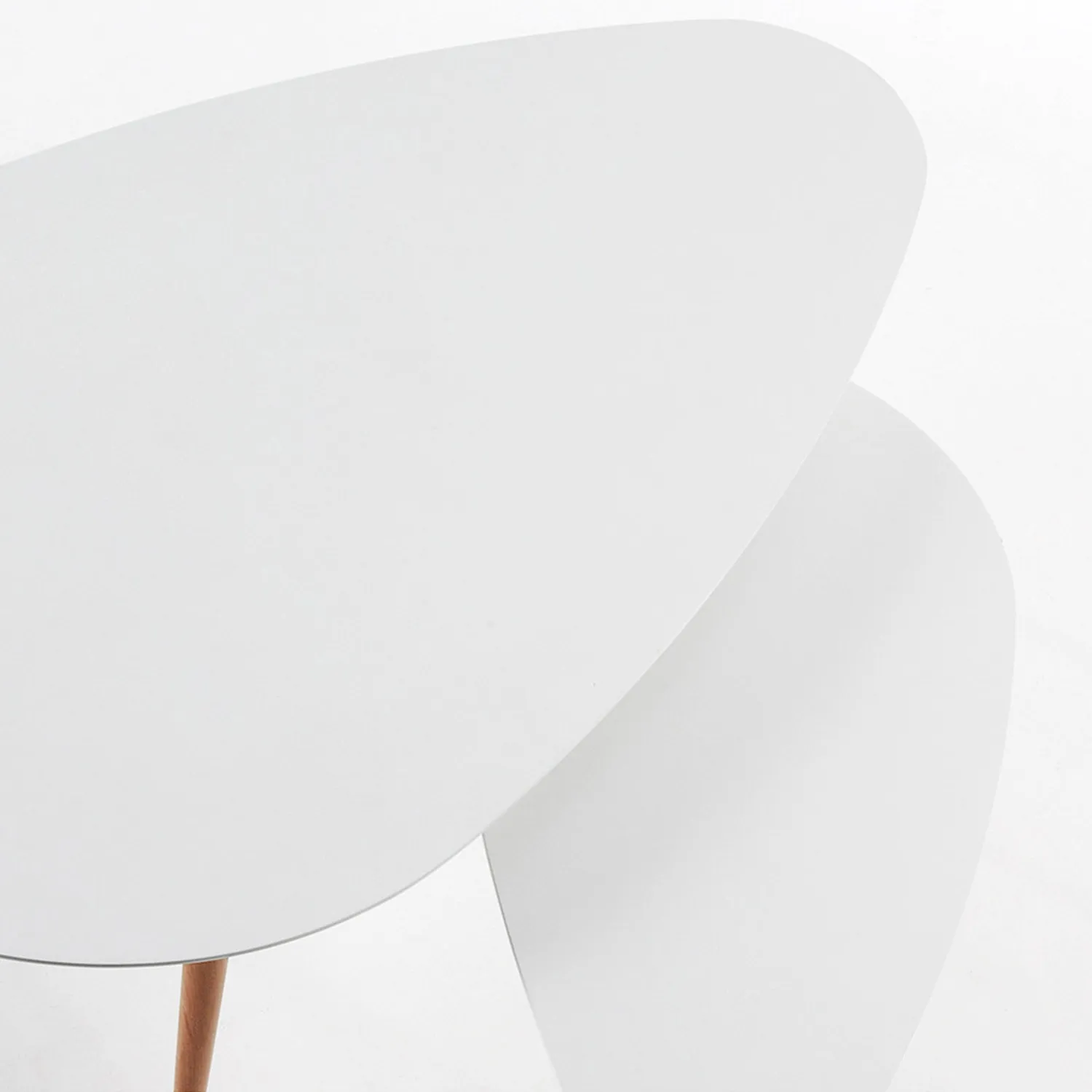 Kave Home Kirb Beistelltisch-Set 2-teilig weiß oval Eiche