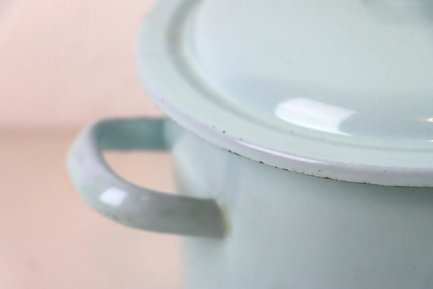 Mon Ami(e) Vintage Emaille-Topf mit Deckel Shabby