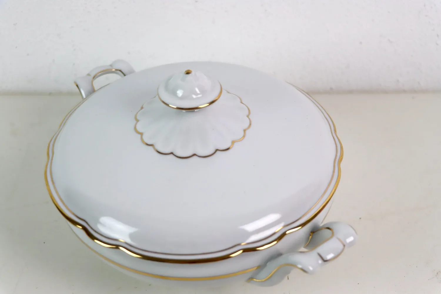 Mon Ami(e) Vintage Suppenterrine Goldrand Porzellan 18,5 cm