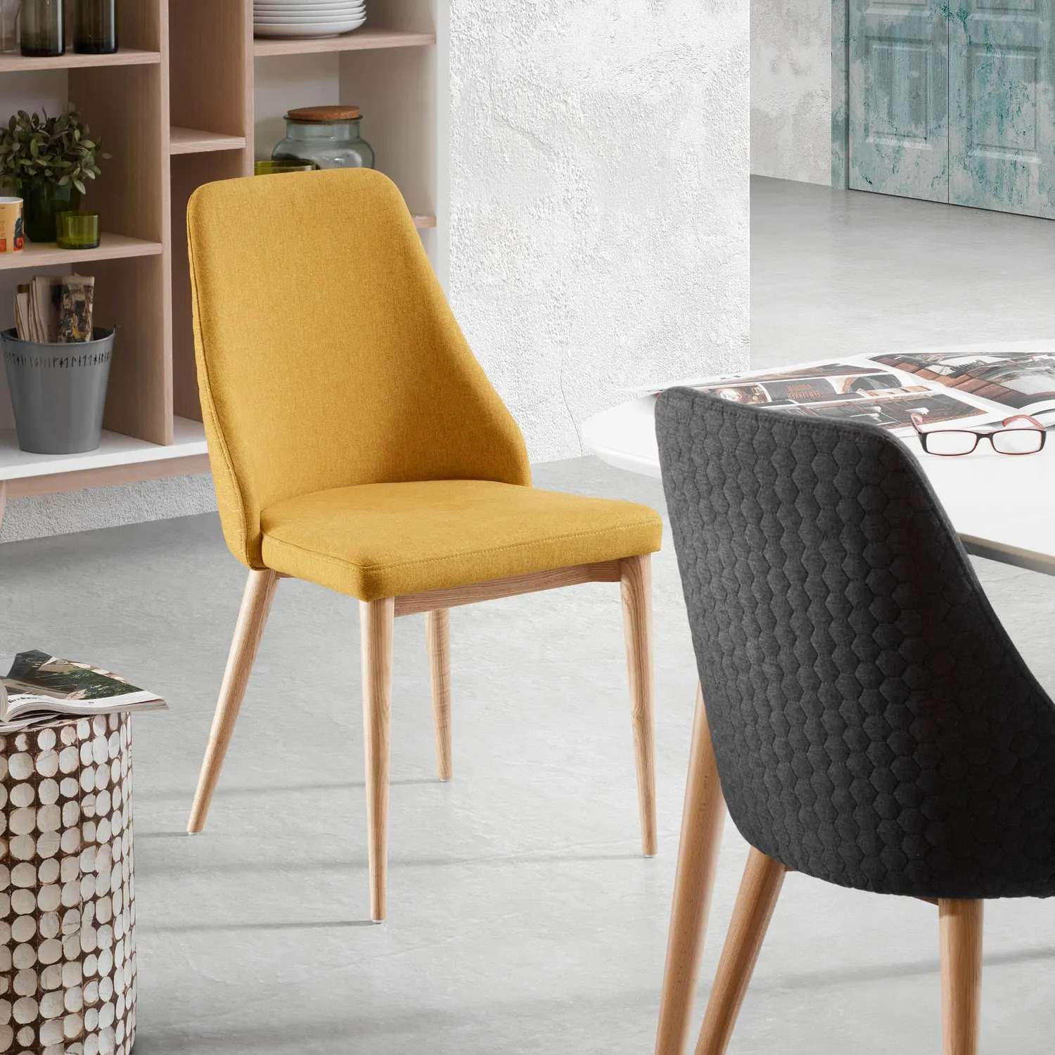 Kave Home Necoco Beistelltisch weiß Ø 40 cm Kokosnuss-Furnier