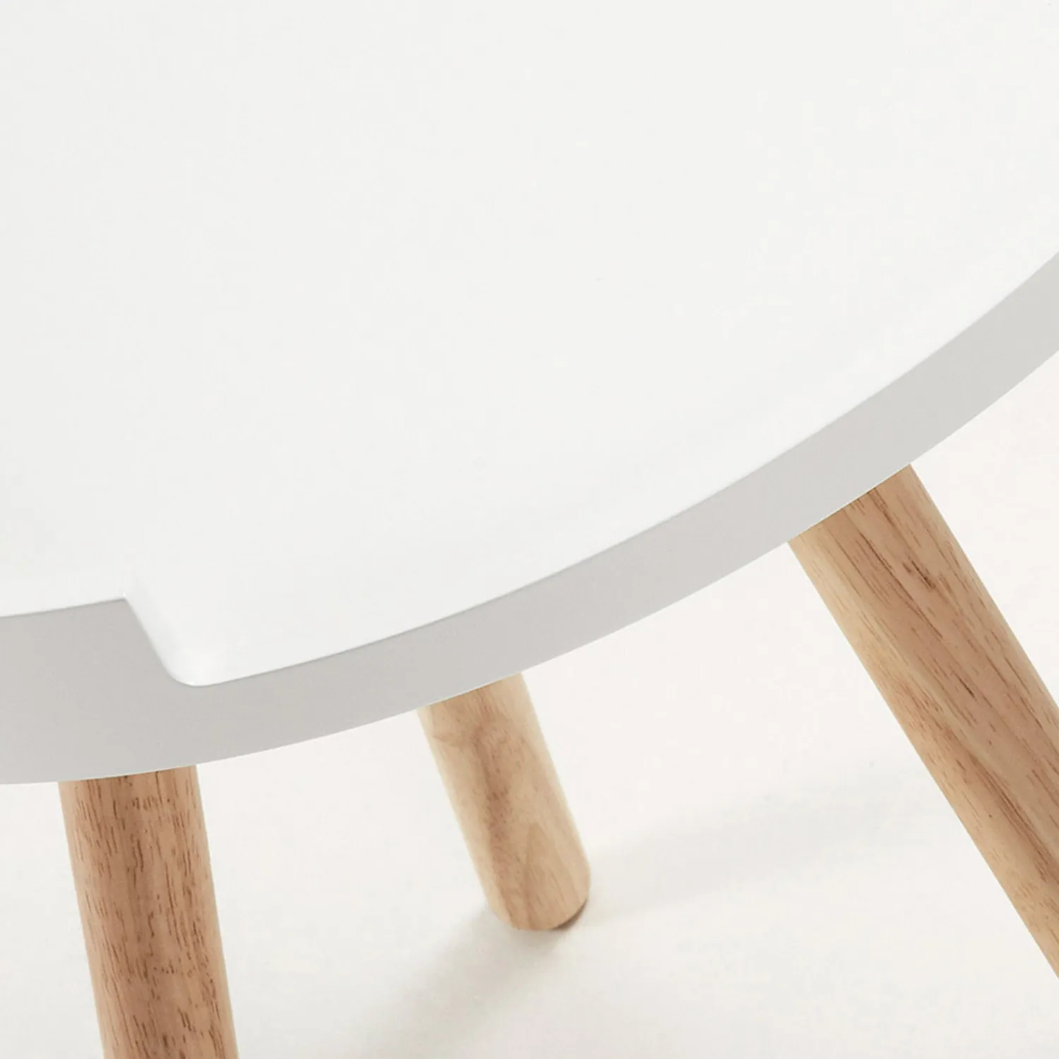 Kave Home Kurb Beistelltisch weiß Ø 46 cm Massivholz