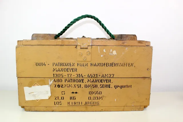 Mon Ami(e) Vintage Militärkiste Holz 45x25,5x27 cm