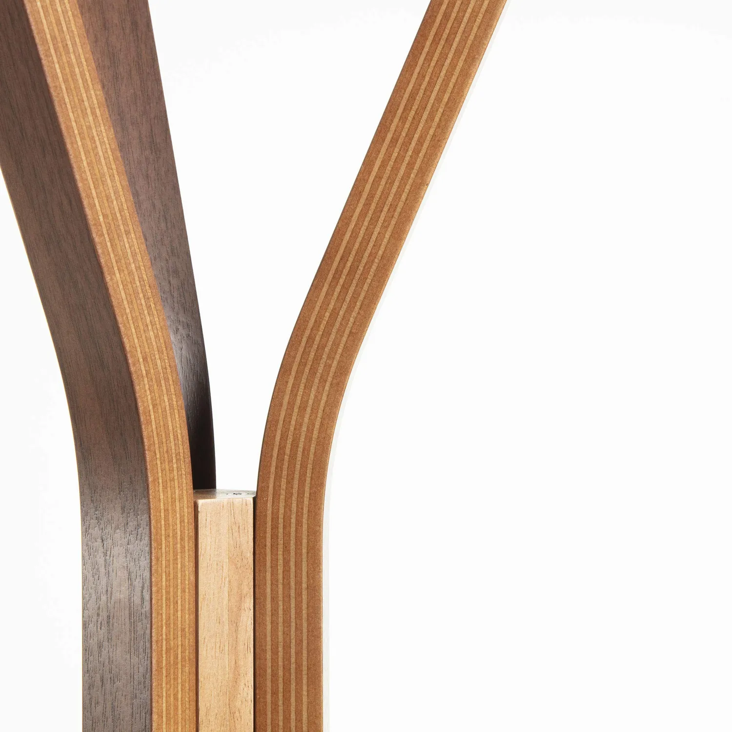 Kave Home Chelsey Garderobe 173 cm Walnuss Holz