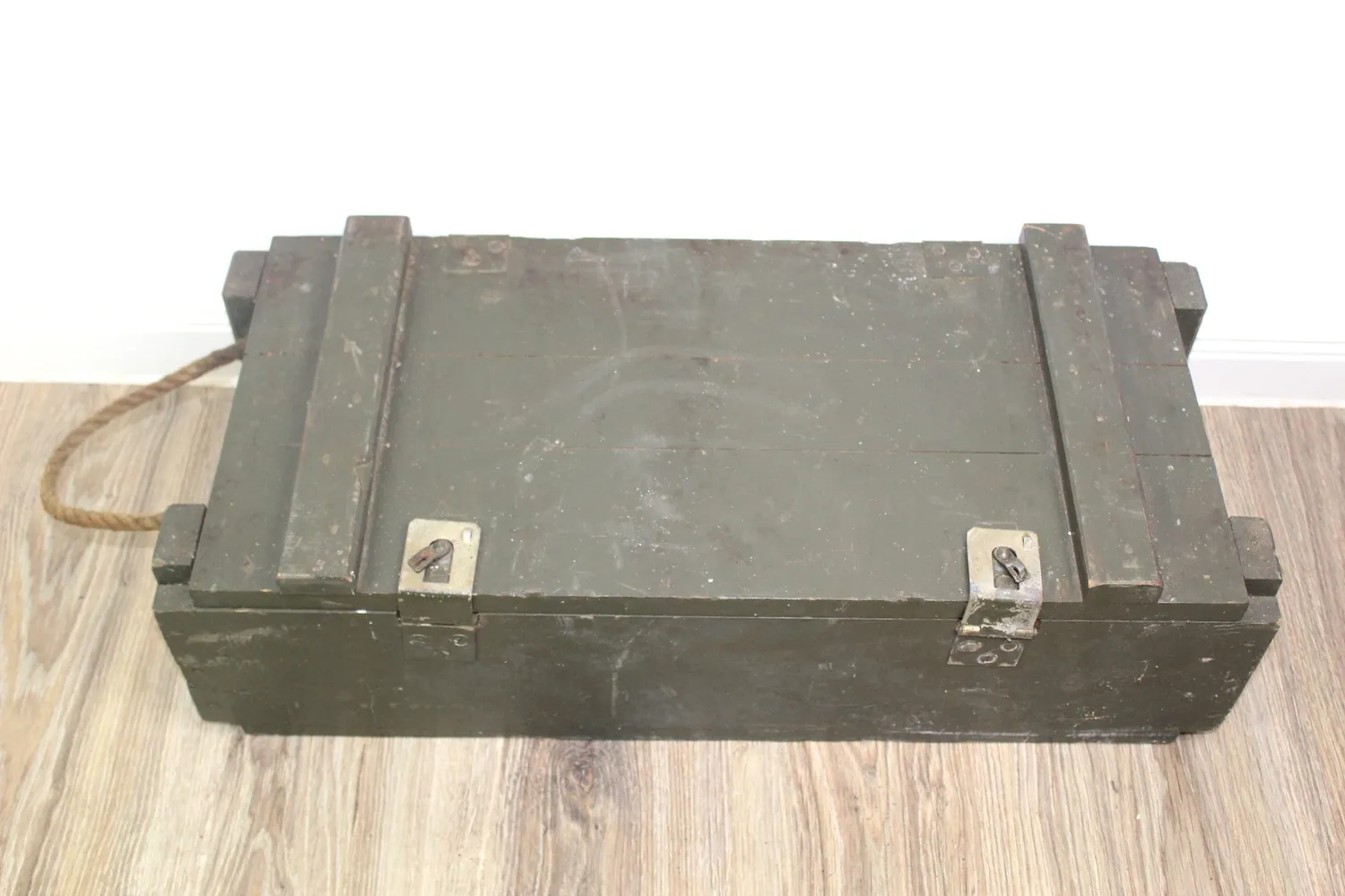 Mon Ami(e) Vintage Holzkiste olivgrün Seilgriffe 70,5 cm Bundeswehr