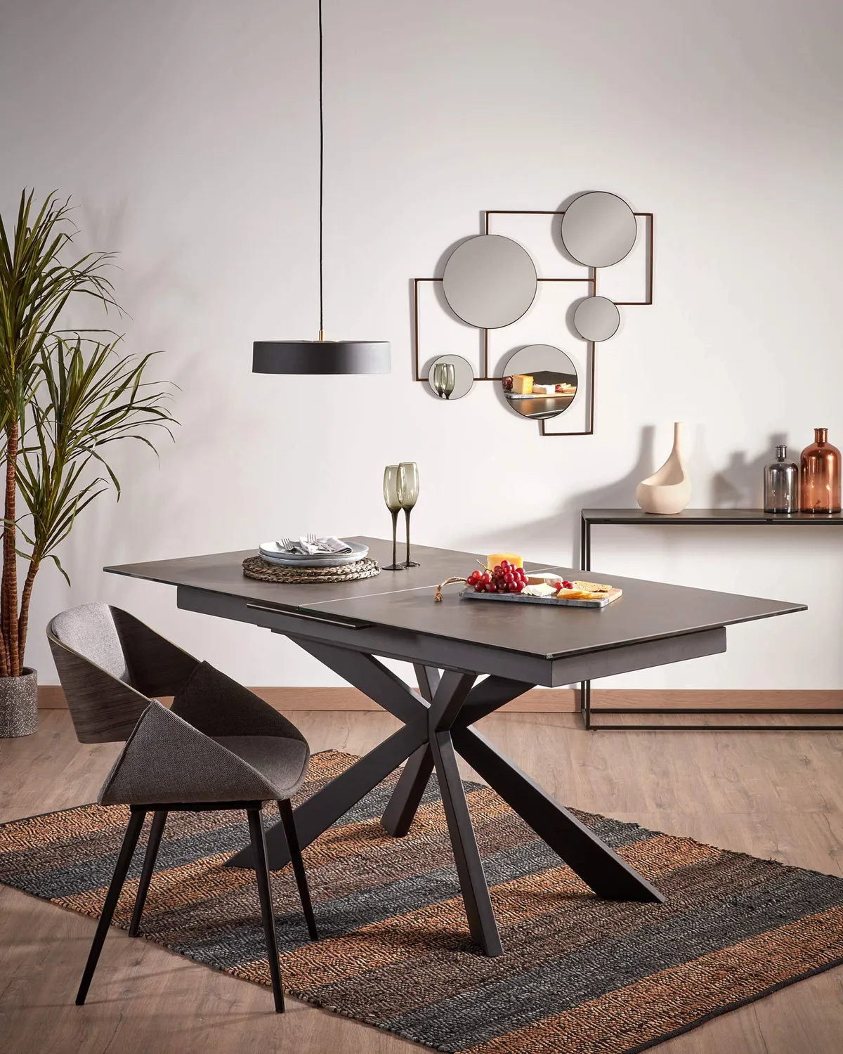 Kave Home Herrick Esszimmerstuhl dunkelgrau Stahlbeine