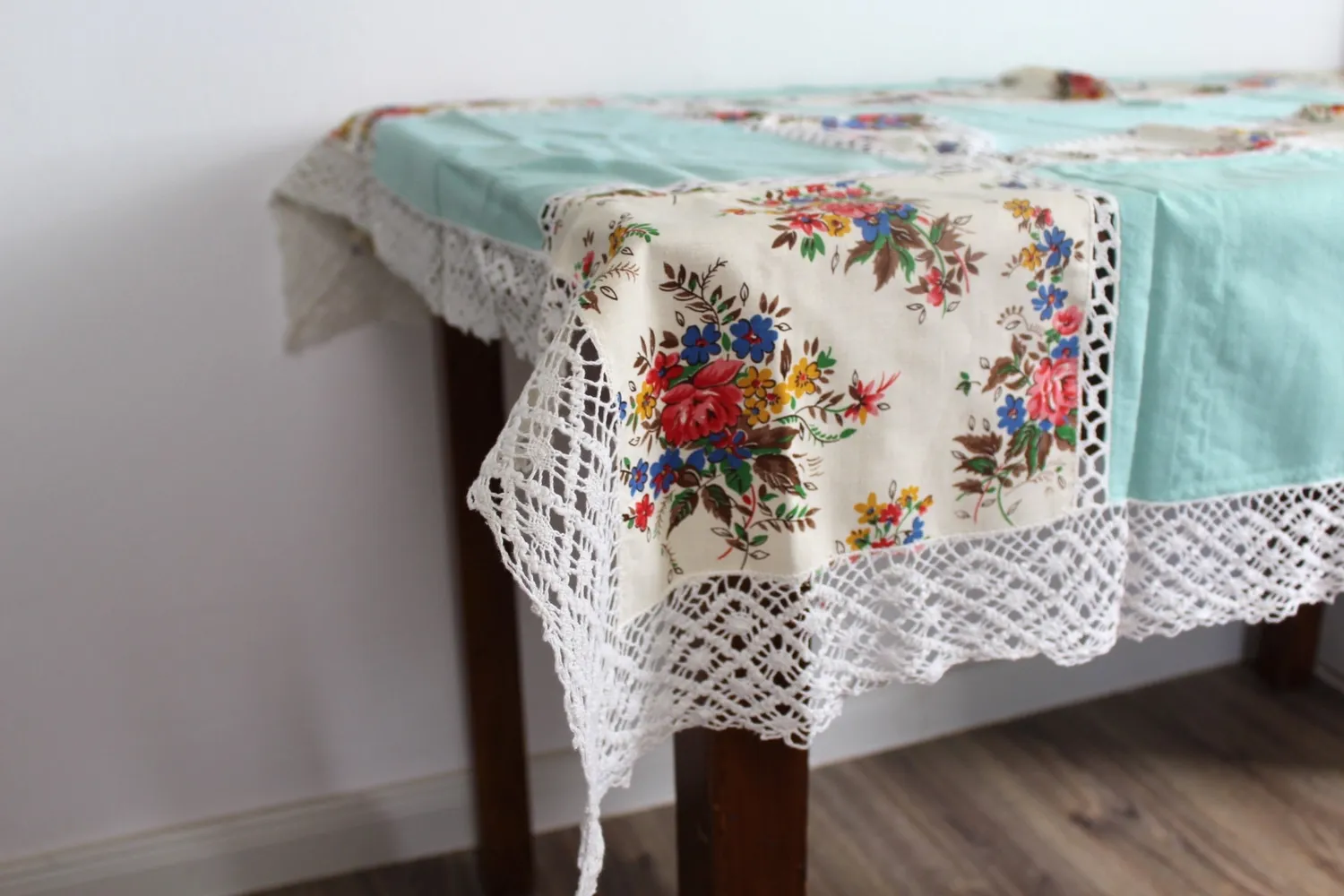 Mon Ami(e) Vintage Blumen Tischdecke 140x120 cm Spitze