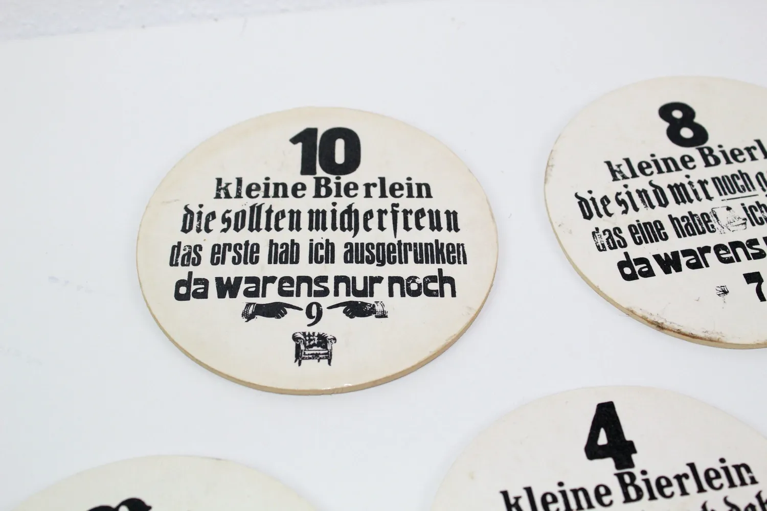 Mon Ami(e) Vintage 10 kleine Bierlein Bierdeckel Pappe 7er Set