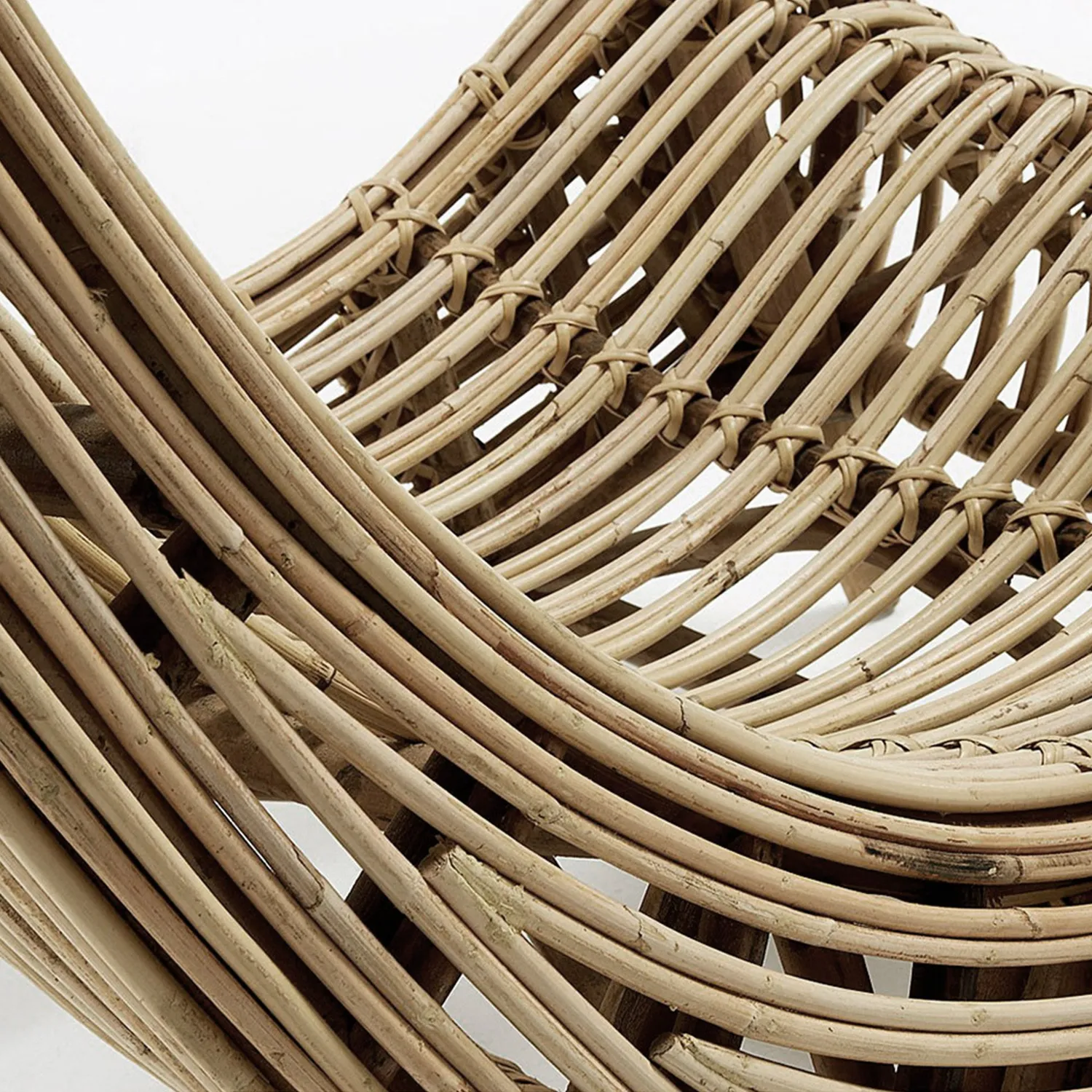 Kave Home Tika Sessel Rattan Natur mit Kaobaholzbeinen