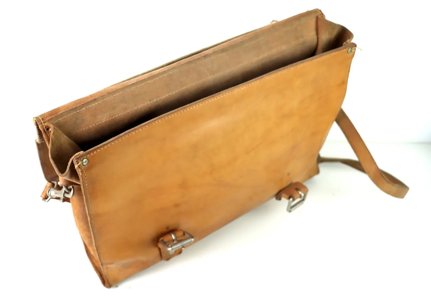 Mon Ami(e) Vintage Tasche aus Rindsleder, 40 × 32 × 11 cm, Patina