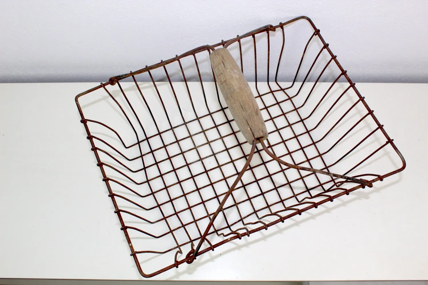 Mon Ami(e) Vintage Metallkorb Gitter Holzgriff antik