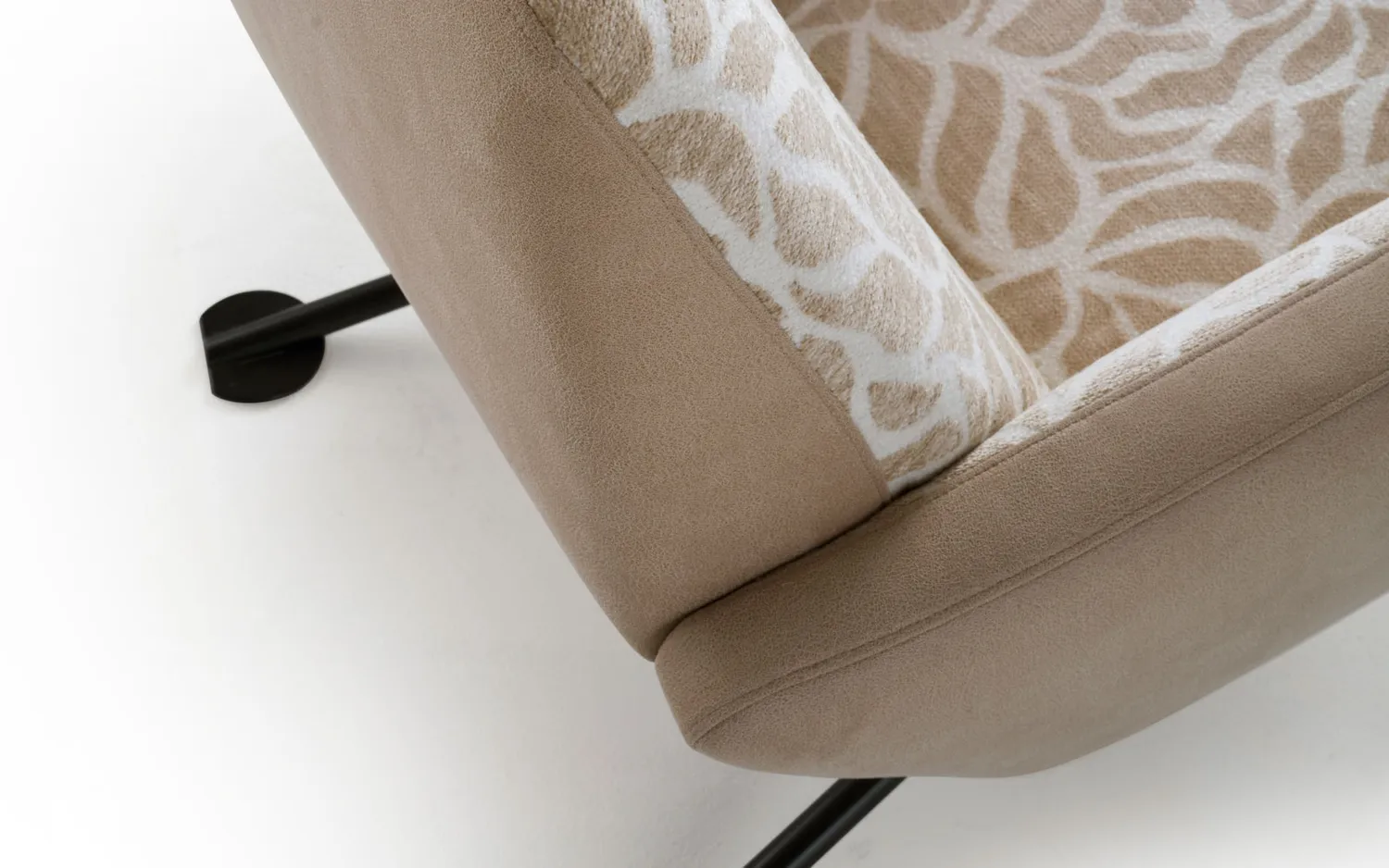 Alpina Design Brigitta Sessel Eisen Leinen
