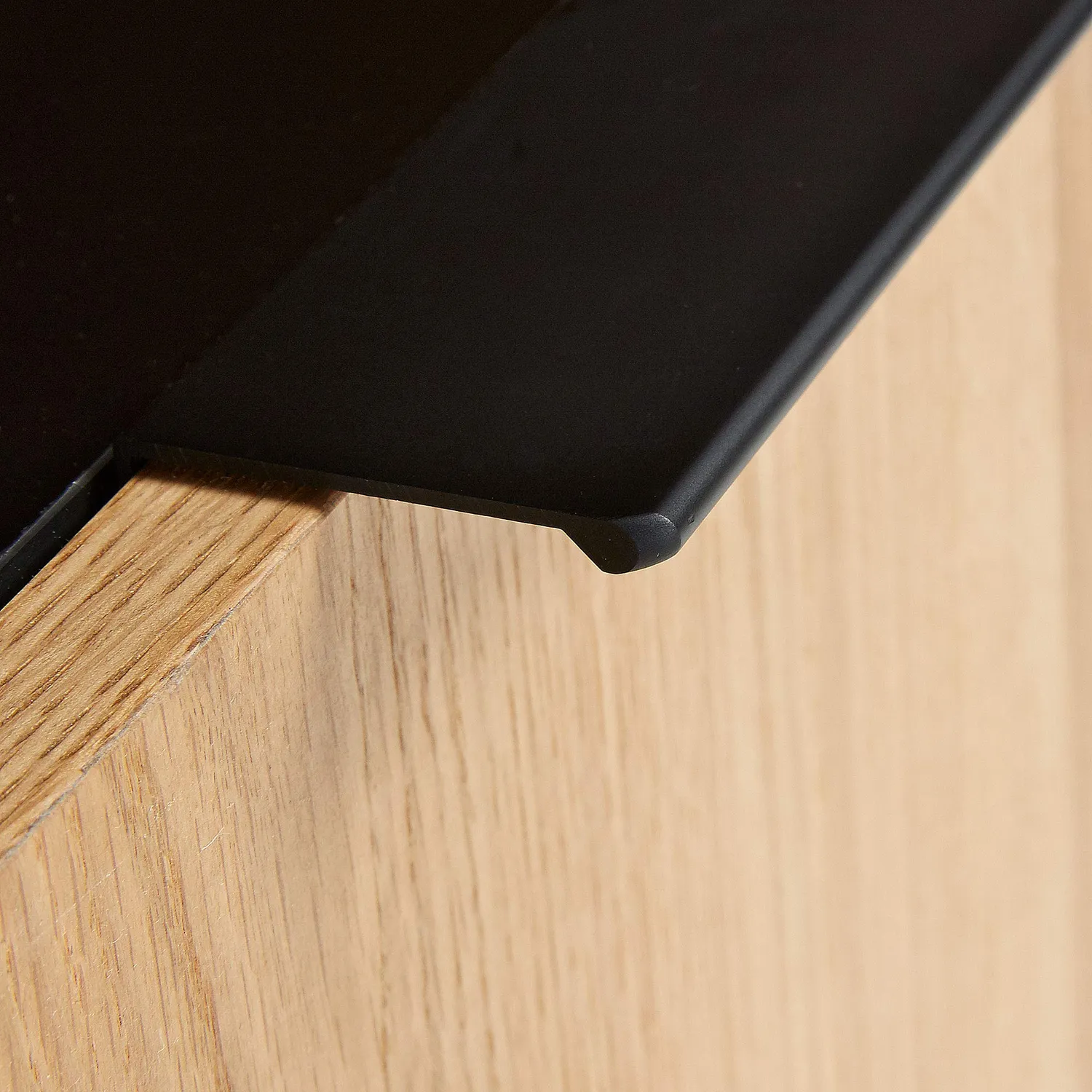 Kave Home Savoi TV-Lowboard 170x50 cm Eiche schwarz