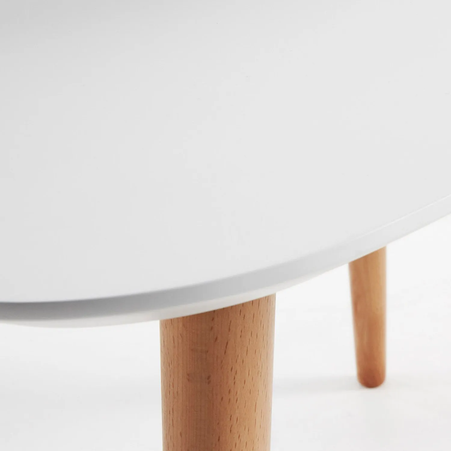 Kave Home Kirb Beistelltisch-Set 2-teilig weiß oval Eiche