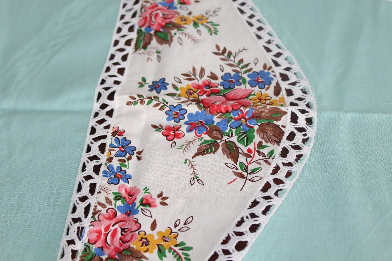 Mon Ami(e) Vintage Blumen Tischdecke 140x120 cm Spitze