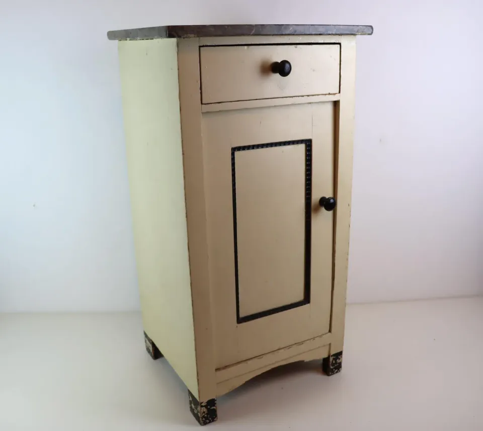 Mon Ami(e) Vintage Schränkchen Weichholz Marmorplatte cremeweiß