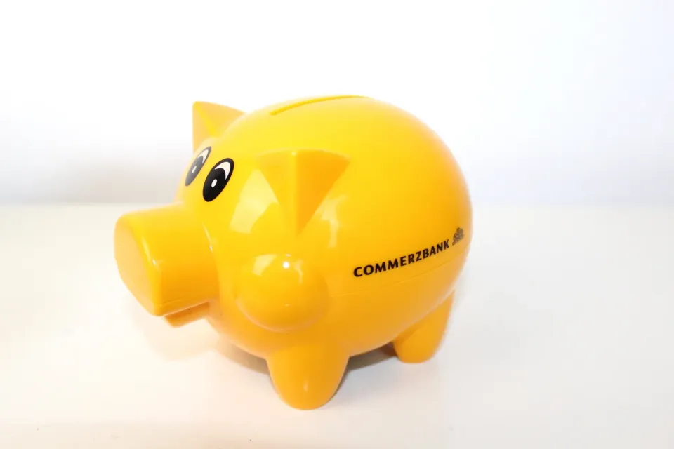 Mon Ami(e) Vintage Sparschwein gelb Commerzbank 9 cm