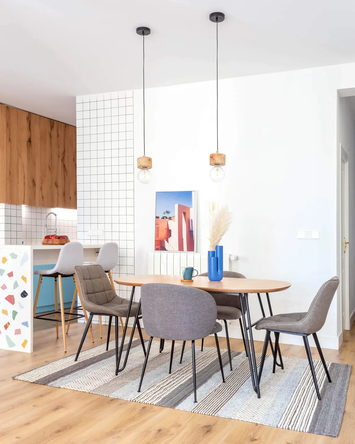Kave Home Nolite Barhocker 75 cm dunkelgrau mit Lehne