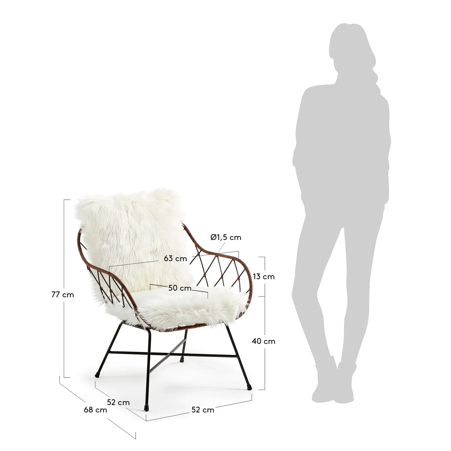 Kave Home Claren Rattan-Sessel weiß mit Kunstlederkissen