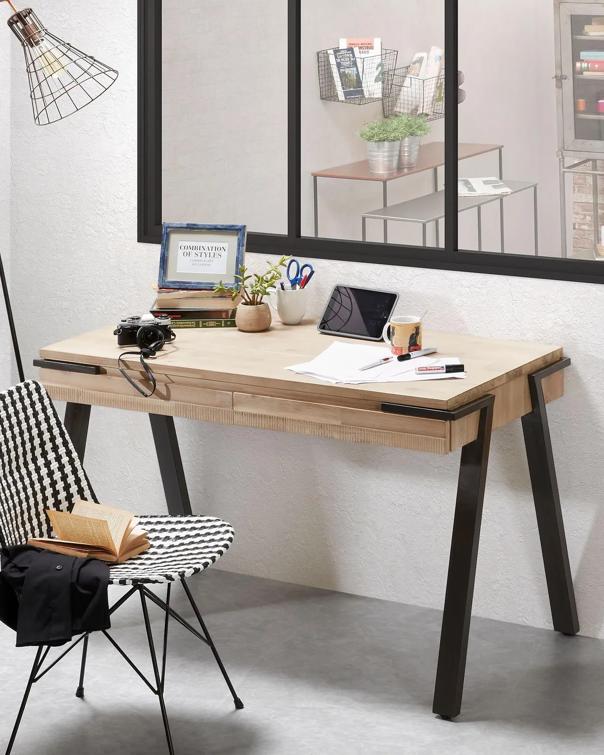 Kave Home Thinh Schreibtisch Akazie 125 cm Schubladen