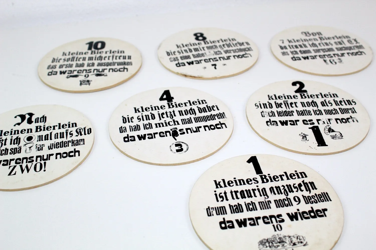 Mon Ami(e) Vintage 10 kleine Bierlein Bierdeckel Pappe 7er Set