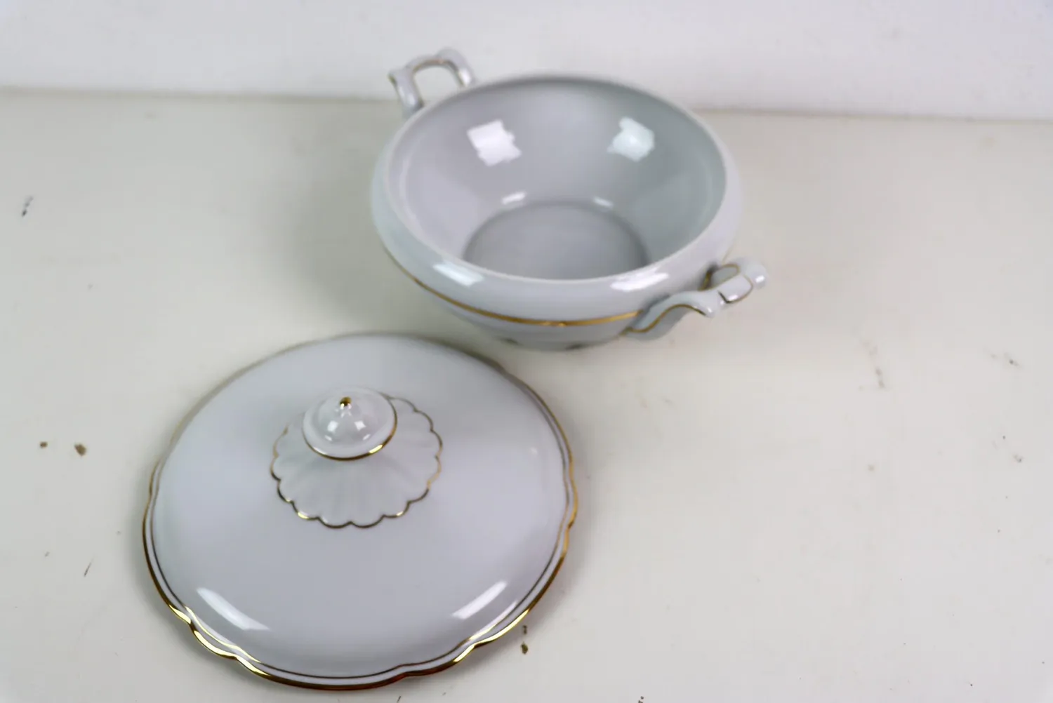 Mon Ami(e) Vintage Suppenterrine Goldrand Porzellan 18,5 cm