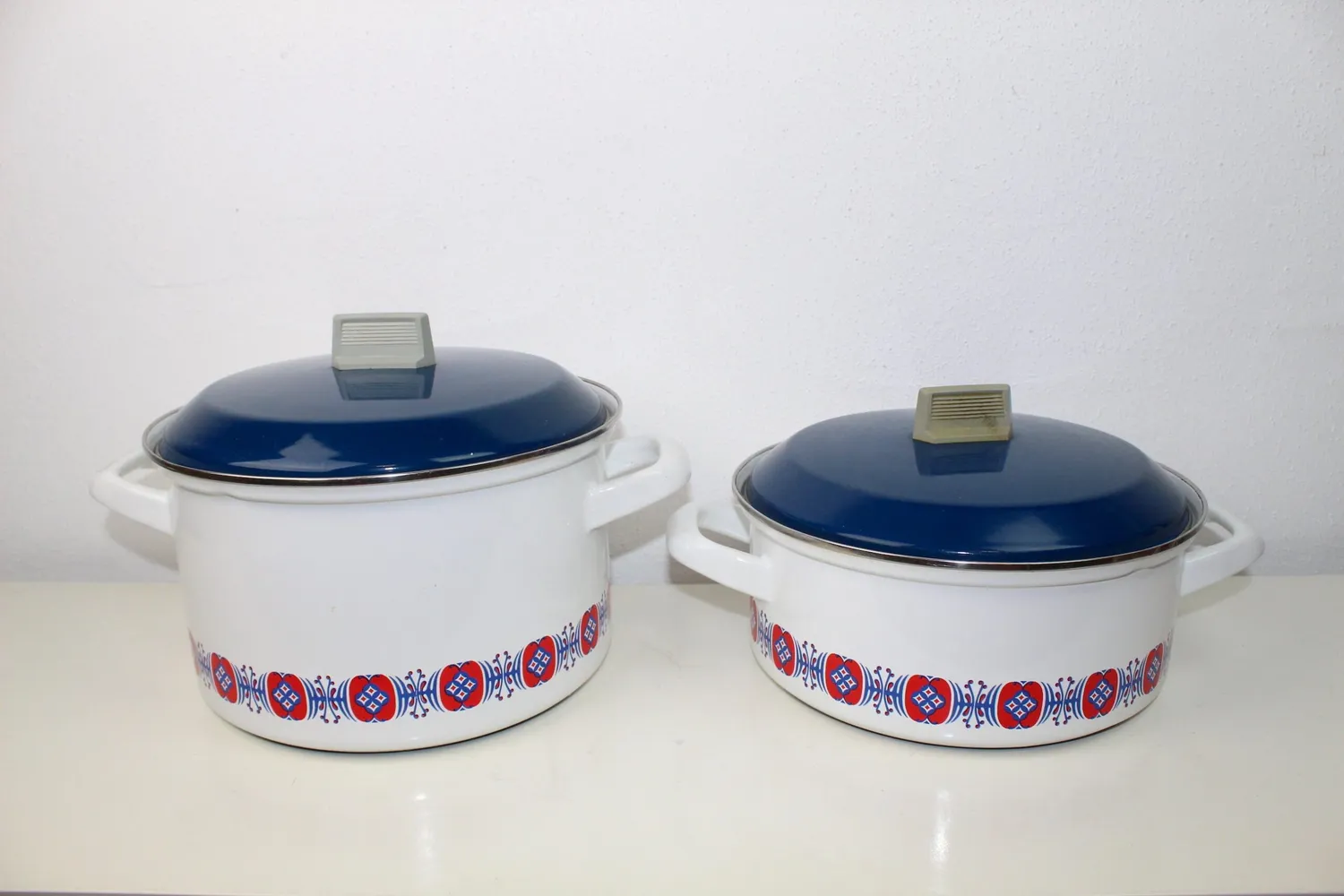Mon Ami(e) Vintage Emailletöpfe 2er-Set blau-weiß Blumendekor
