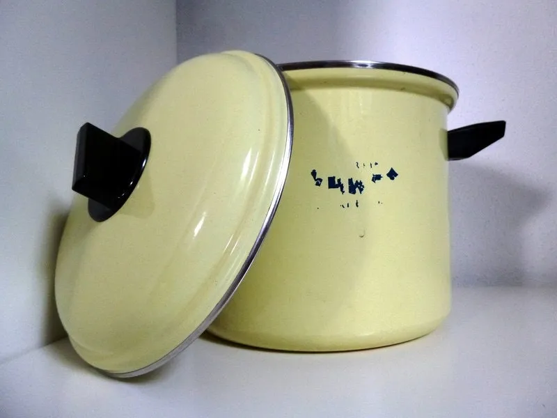 Mon Ami(e) Vintage Emailletopf mit Deckel creme 22 cm