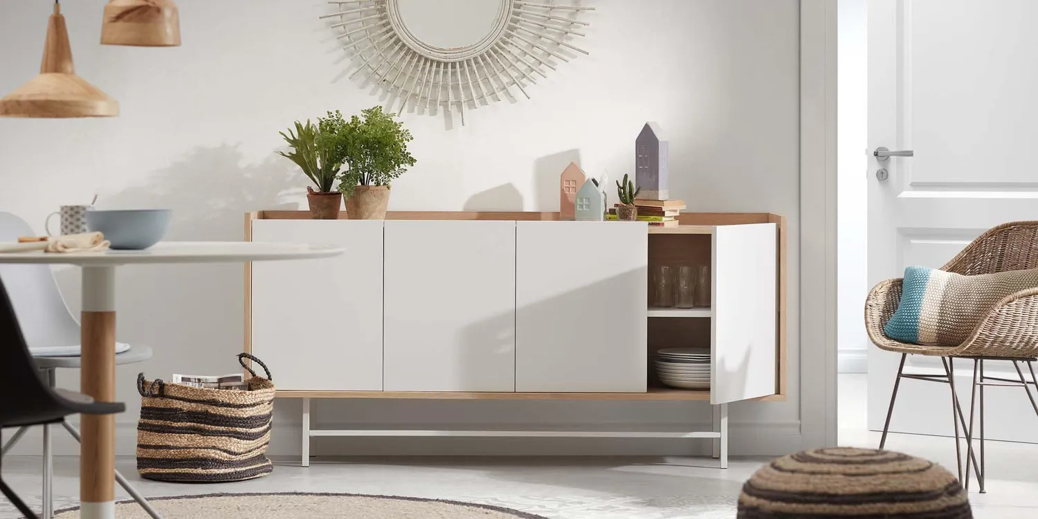 Kave Home Chart Esszimmerstuhl Rattan natur mit Stahlbeinen