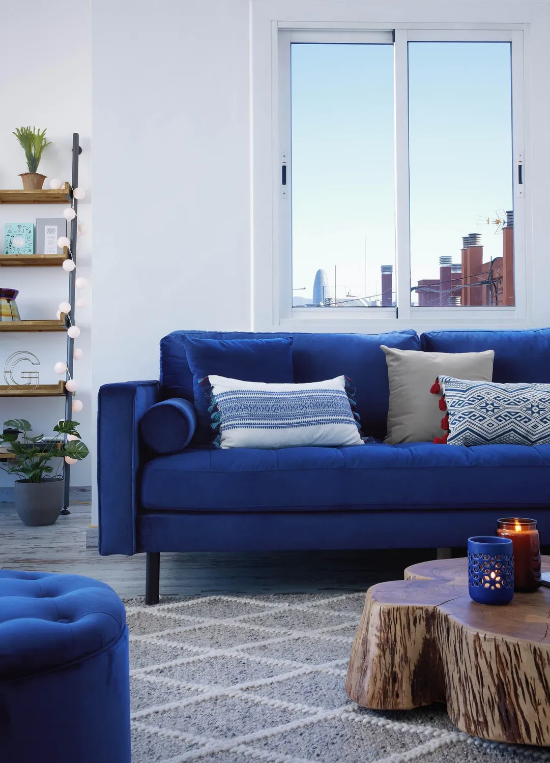 Kave Home Essi Couchtisch mit Rollen Ø 65 cm Akazienholz