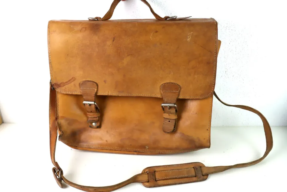 Mon Ami(e) Vintage Tasche aus Rindsleder, 40 × 32 × 11 cm, Patina