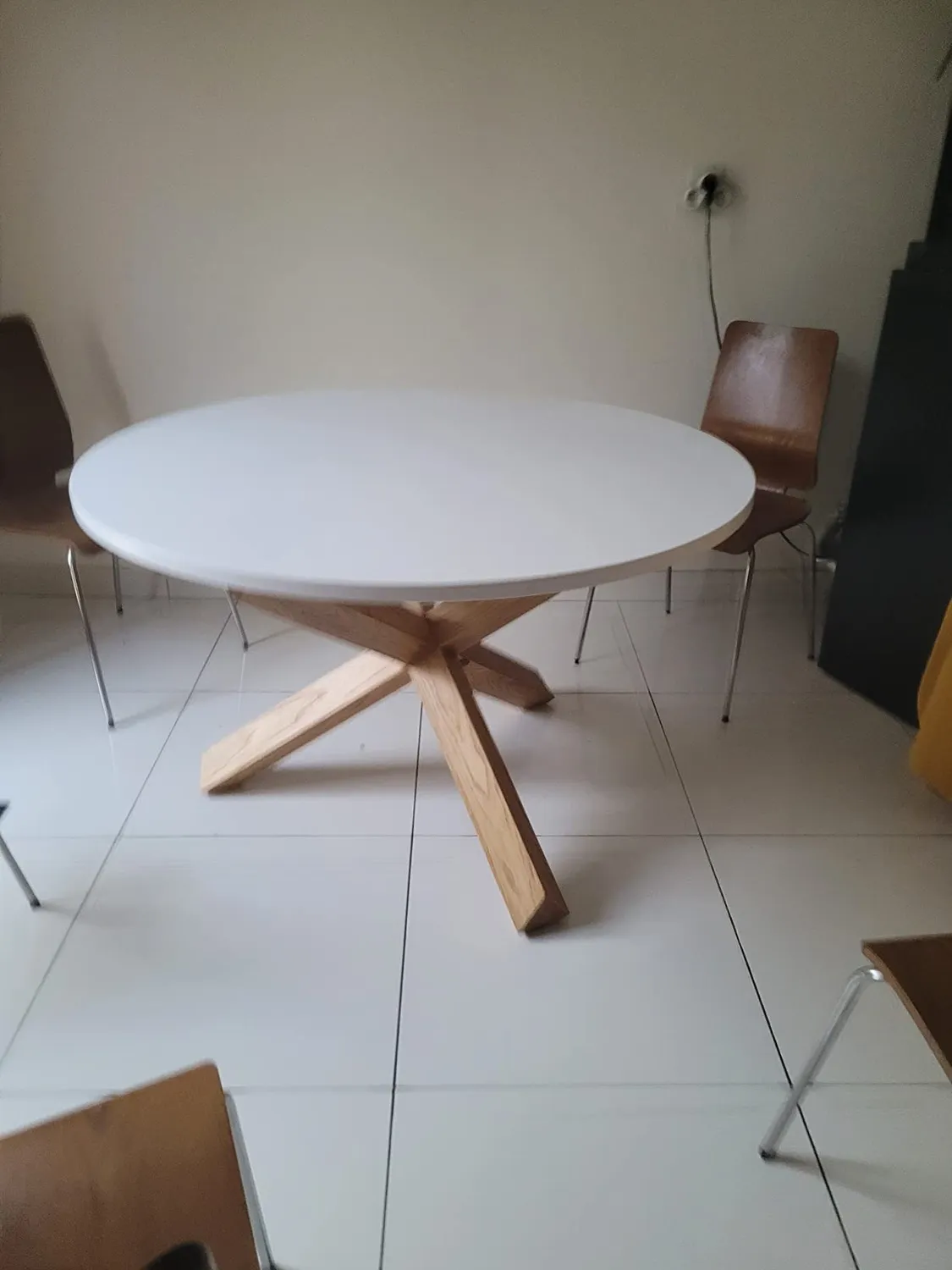 Kave Home Lotus runder Esstisch Ø 120 cm weiß Eiche